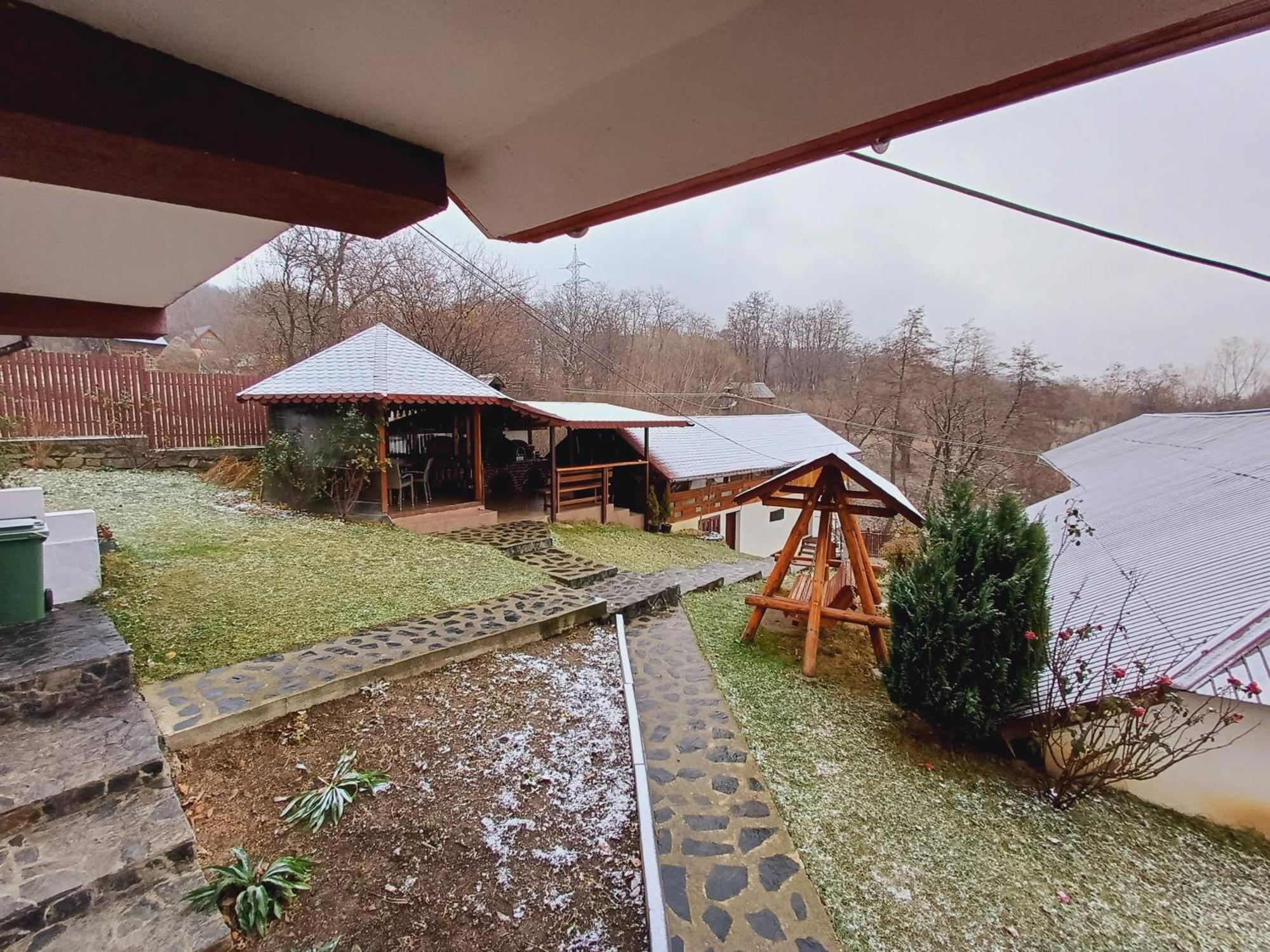 Hotel Casa Silvia Căpăţîneni-Ungureni Exterior foto