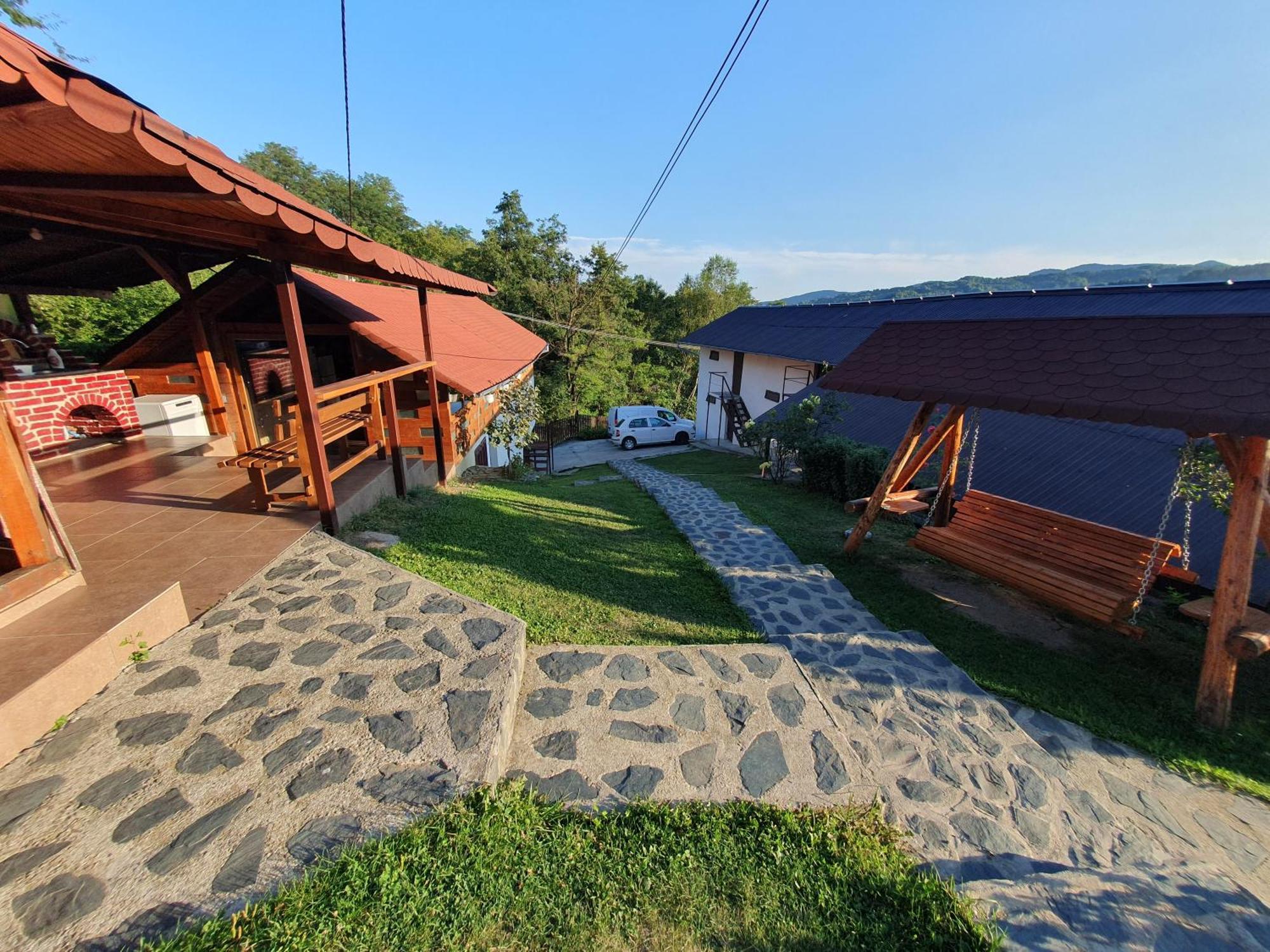 Hotel Casa Silvia Căpăţîneni-Ungureni Exterior foto